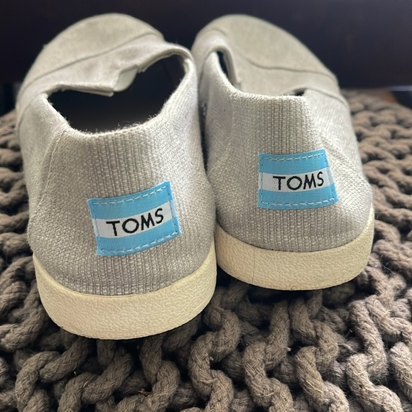 Toms - Picture 3 of 4